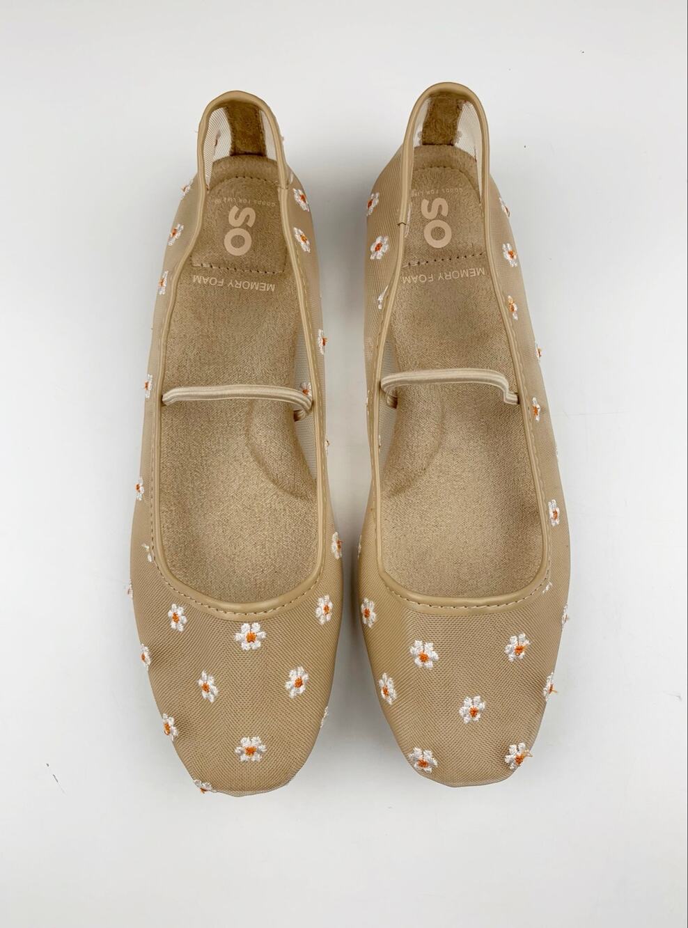 SO Beige Mesh Mary Jane Flats Shoes Embroidered White Daisy Flowers Women's 8